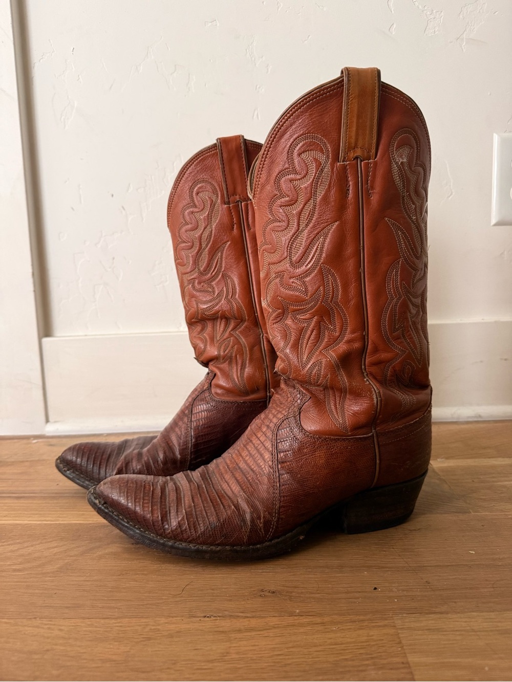 Vintage Justin’s cowboy boots